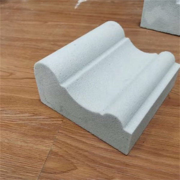 發(fā)泡陶瓷板及發(fā)泡陶瓷構(gòu)件